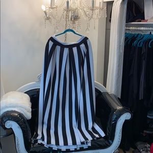 Phat stripe black n white long skirt